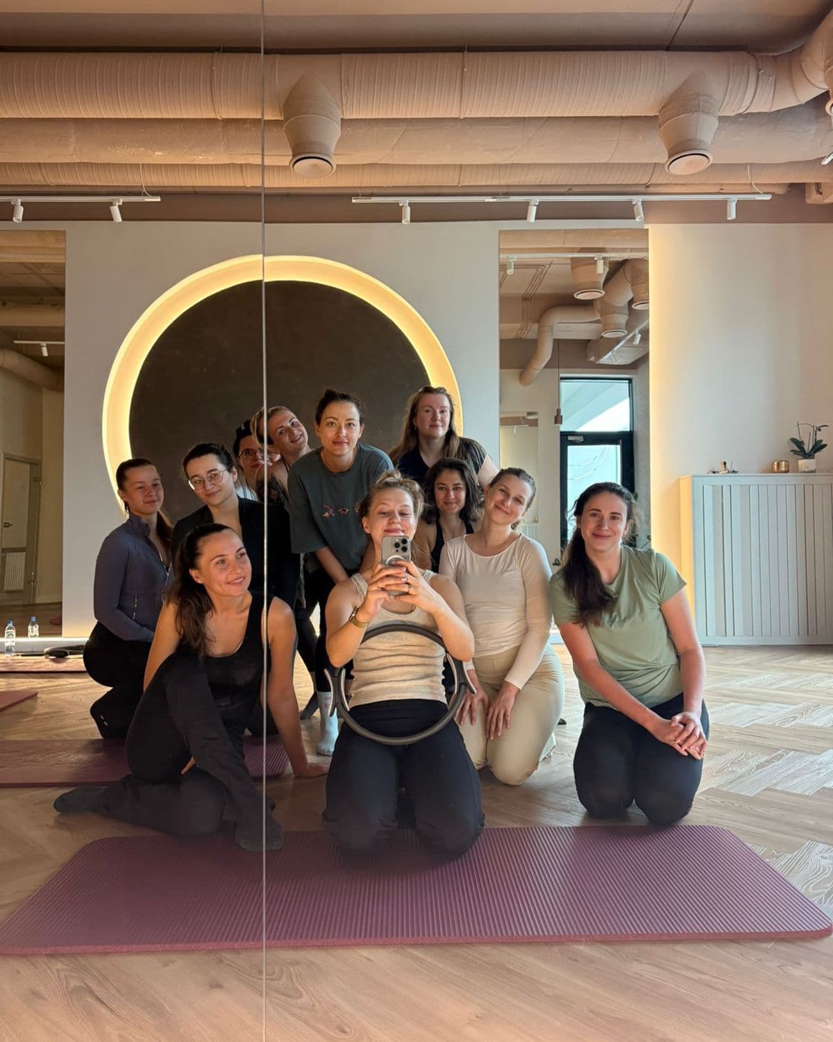 Wspólne zdjęcie po treningu w Zen Pilates Bemowo